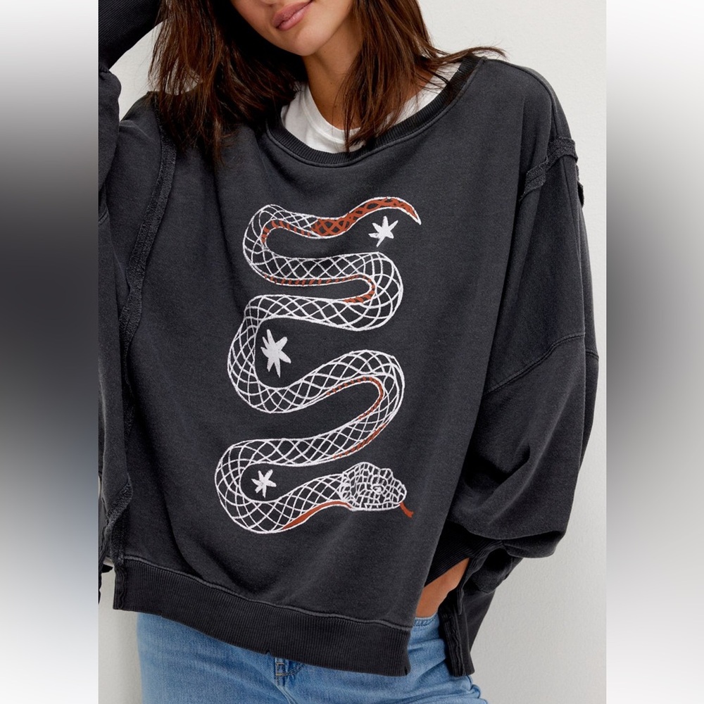 FREE PEOPLE WE THE FREE GRAPHIC CAMDEN SWEATSHIRT “SNAKE COMBO” NWOT sz M - Picture 3 of 8
